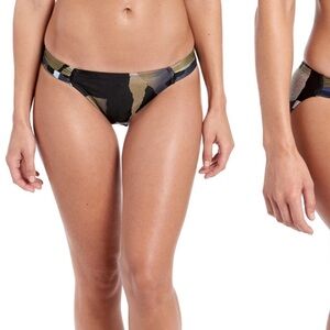 🆕 Lole Rio camouflage bikini bottoms extra…